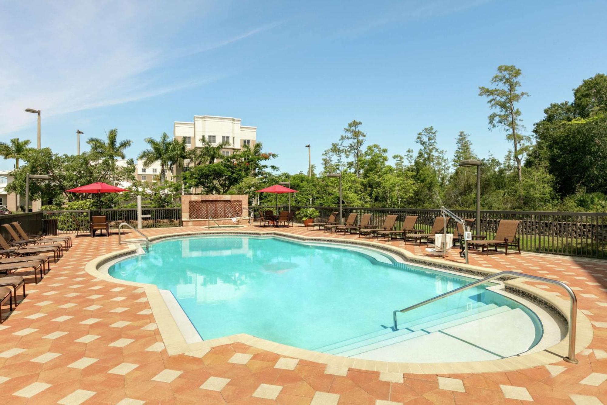 Hilton Garden Inn Fort Myers Airport/Fgcu Exteriör bild